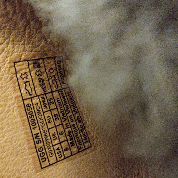 UGG "JAXON " #1095058 Heeled Ankle Boots - Picture 8 of 14